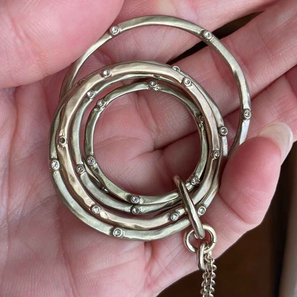 Long necklace with circles - Picture 2 of 4